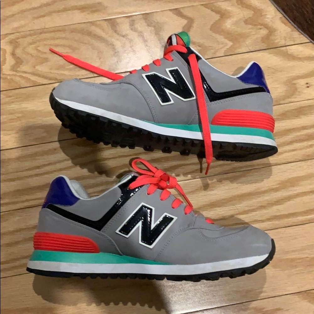 LIKE NEW Women’s New Balance 574 Sneakers